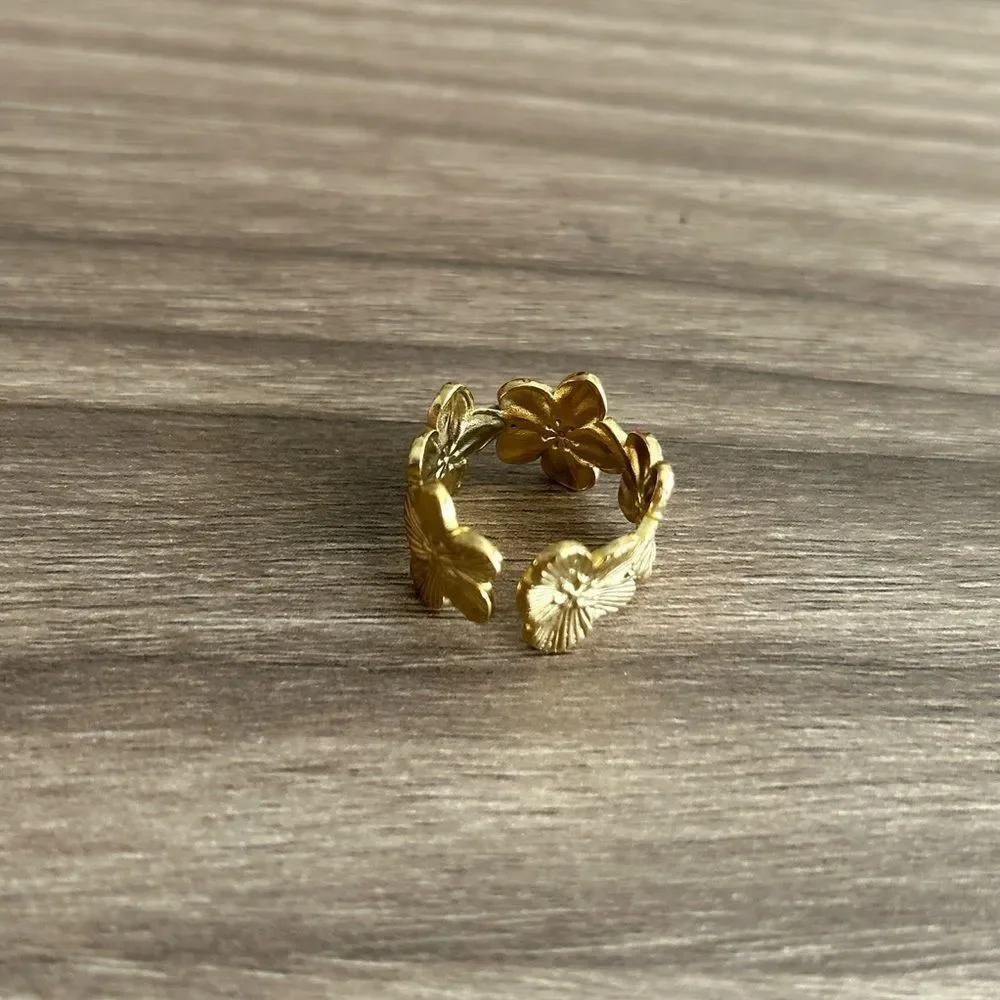Floral Ring Q462